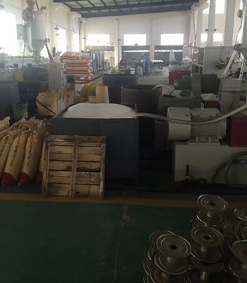 ���̰���